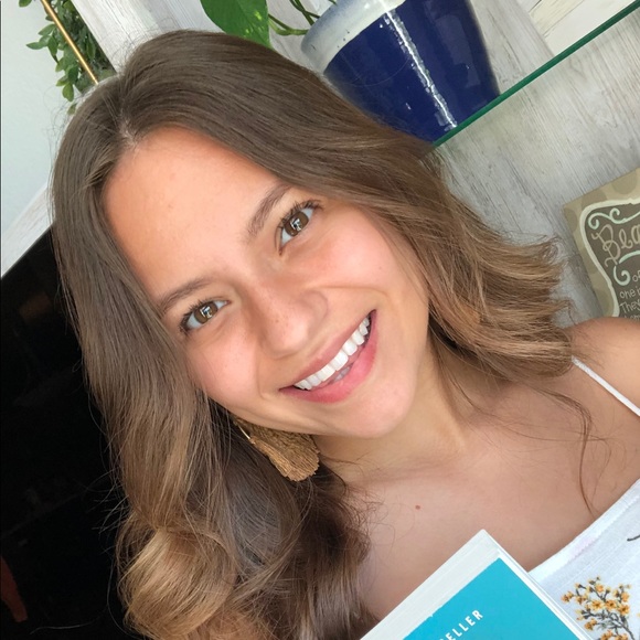 Meet your Posher, Karen - Picture 3 of 15